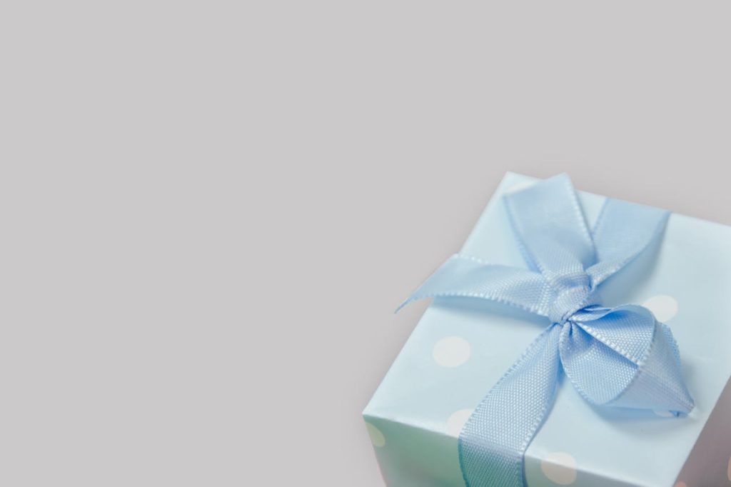 gift package loop made 48804 A close-up of a light blue gift box with a satin ribbon, perfect for celebrations.
